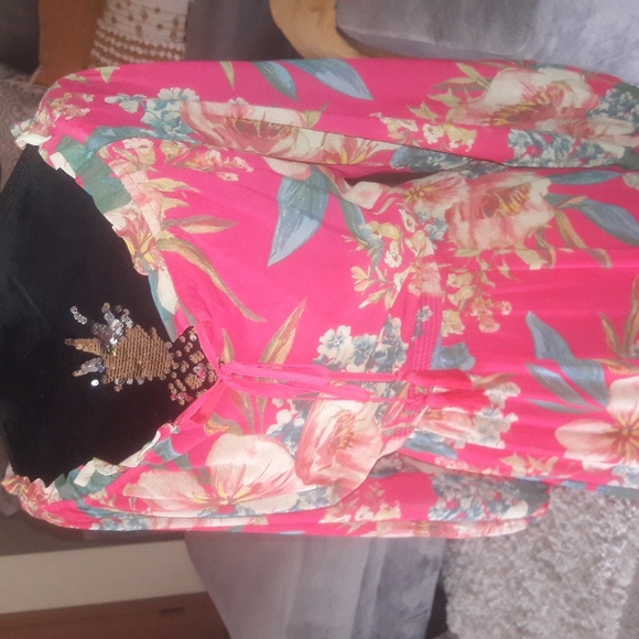 Ladies dress - Picture 2 of 4